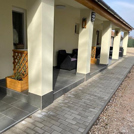 Levendula Vendeghaz Apartment Hajduboszormeny Luaran gambar