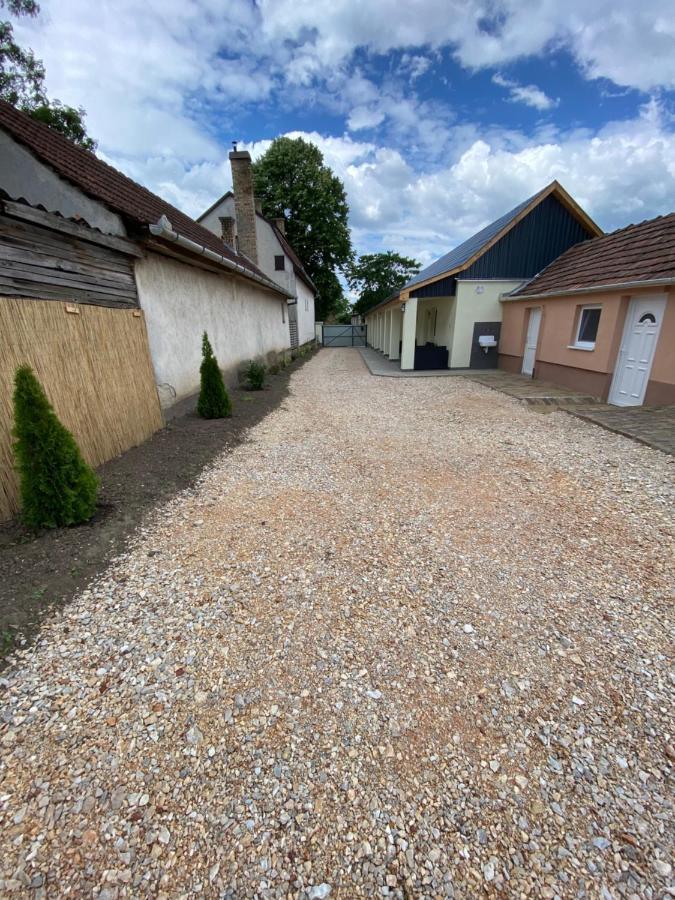 Levendula Vendeghaz Apartment Hajduboszormeny Luaran gambar