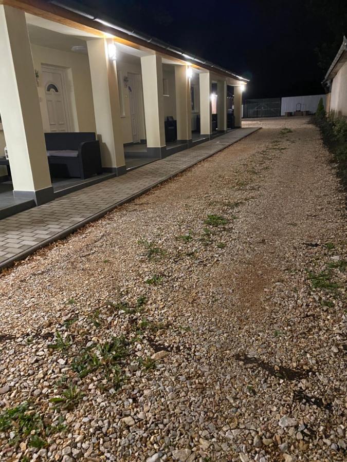 Levendula Vendeghaz Apartment Hajduboszormeny Luaran gambar