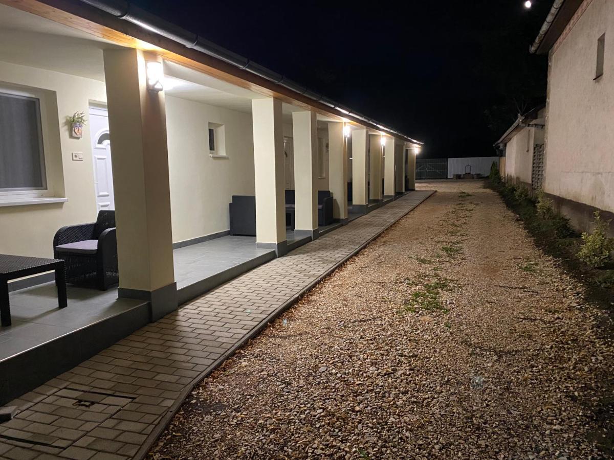 Levendula Vendeghaz Apartment Hajduboszormeny Luaran gambar