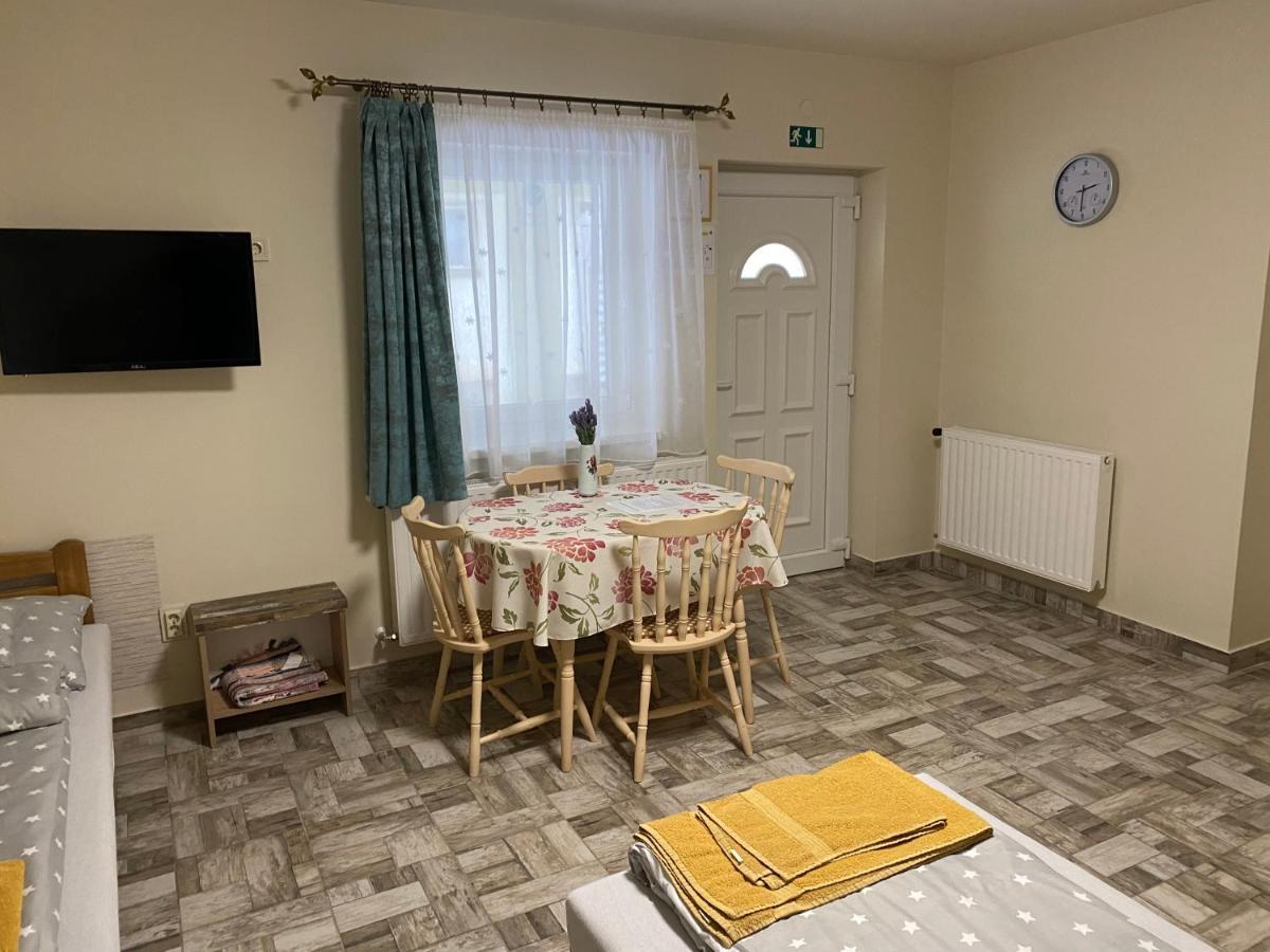 Levendula Vendeghaz Apartment Hajduboszormeny Luaran gambar