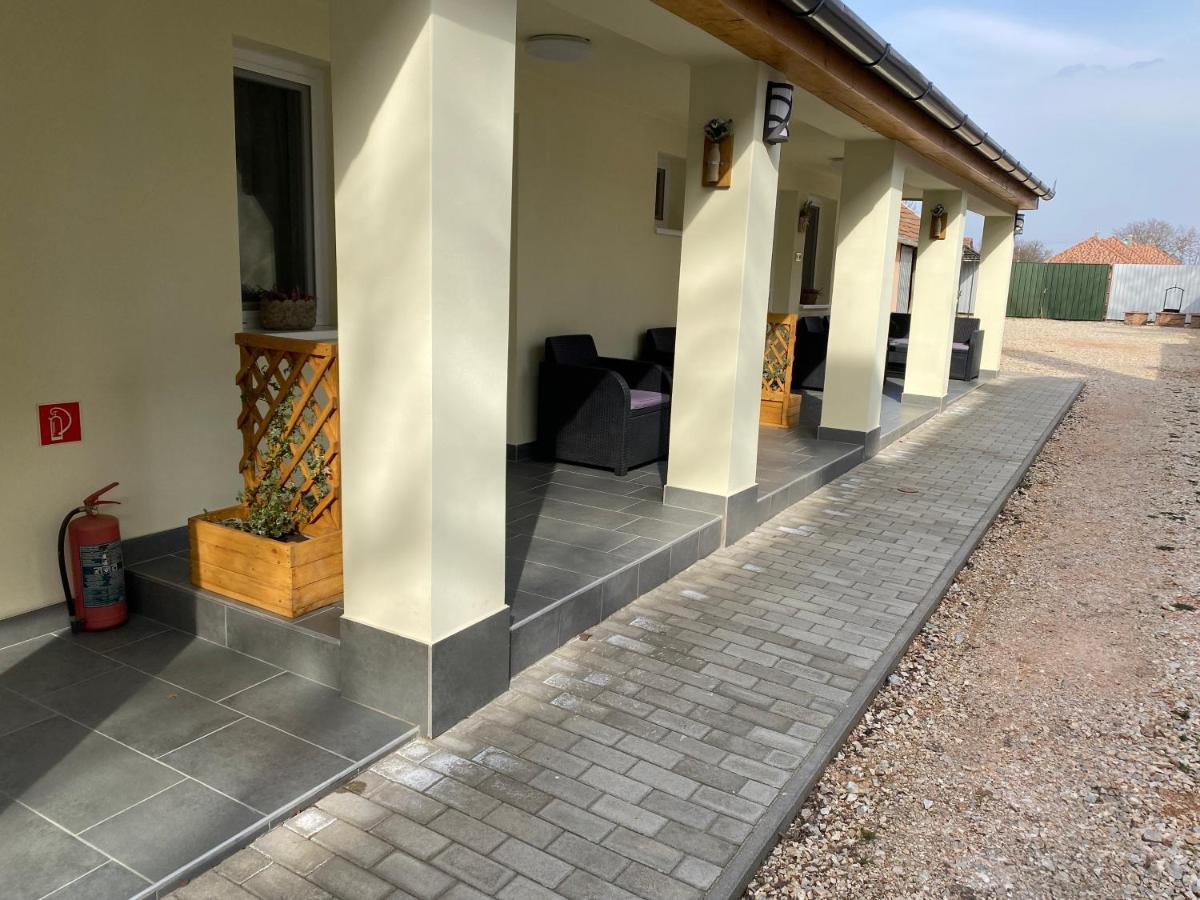 Levendula Vendeghaz Apartment Hajduboszormeny Luaran gambar