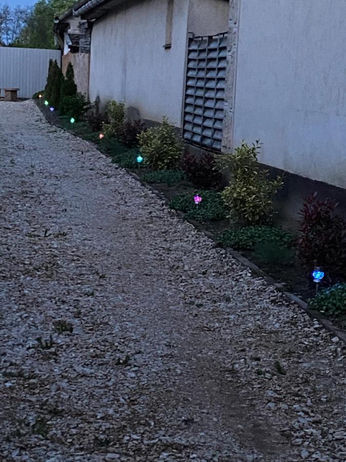 Levendula Vendeghaz Apartment Hajduboszormeny Luaran gambar
